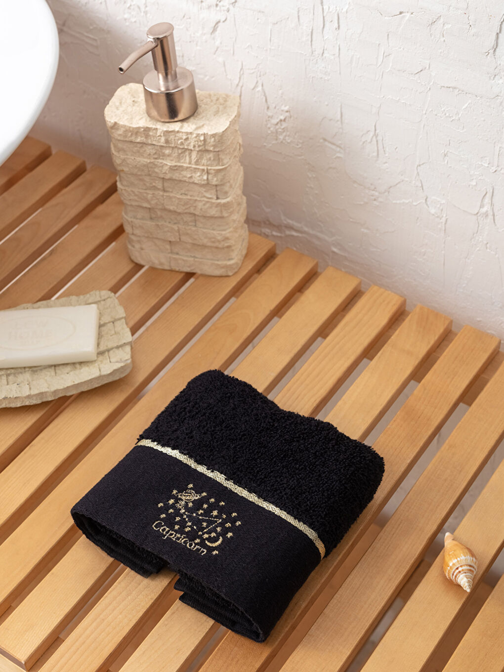 Siyah Oğlak Burç Nakış Detaylı Bukle El Havlusu 30x50 cm