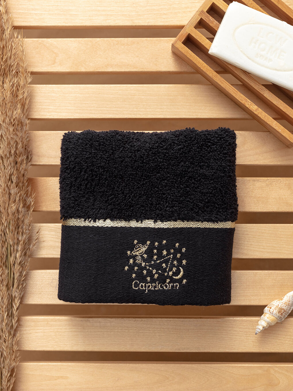 Siyah Oğlak Burç Nakış Detaylı Bukle El Havlusu 30x50 cm-1