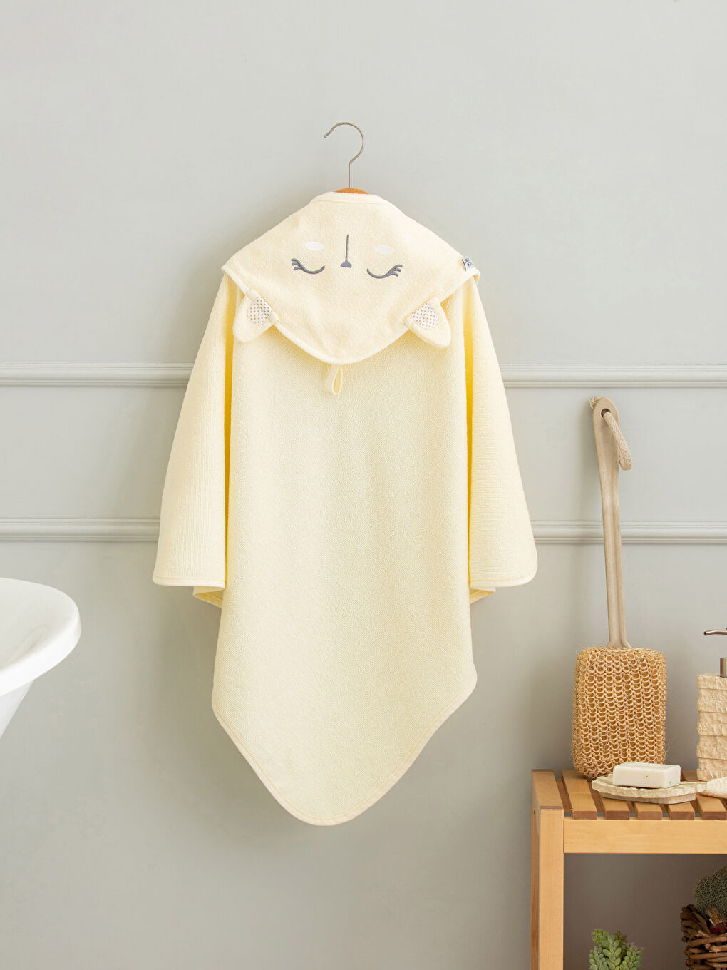 Embroidery Detailed Curl Baby Girl Swaddle Towel 75x75 Cm -S28160Z1-FQJ