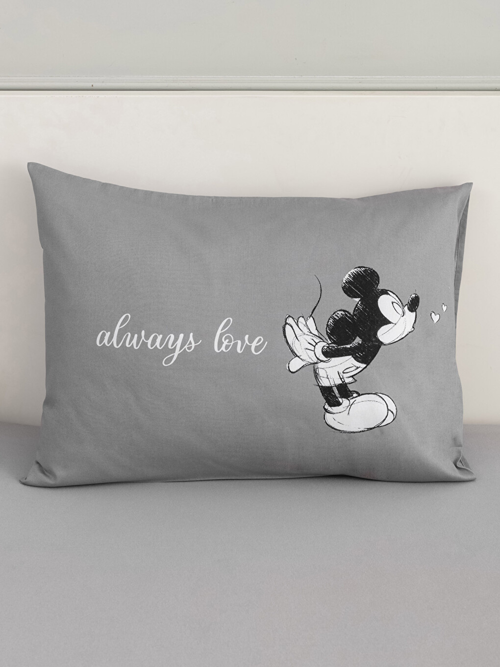 Siyah Mickey Mouse Lisanslı Dokuma Yastık Kılıfı 50x70 cm-1