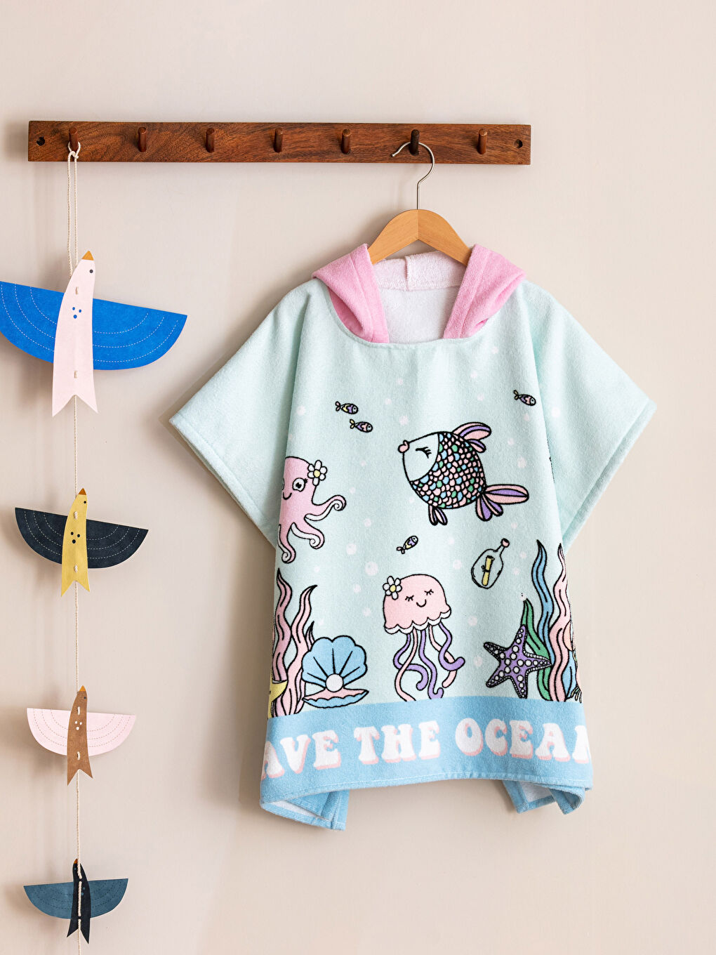 LCW ACCESSORIES Printed Hooded Girls Velvet Beach Towel -S29937Z4-LSC
