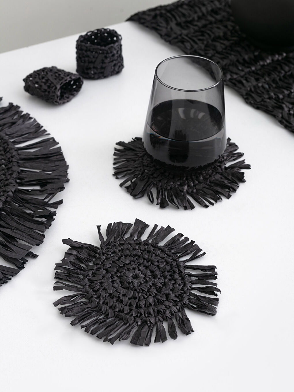 Siyah Püskül Detaylı Bardak Altlığı