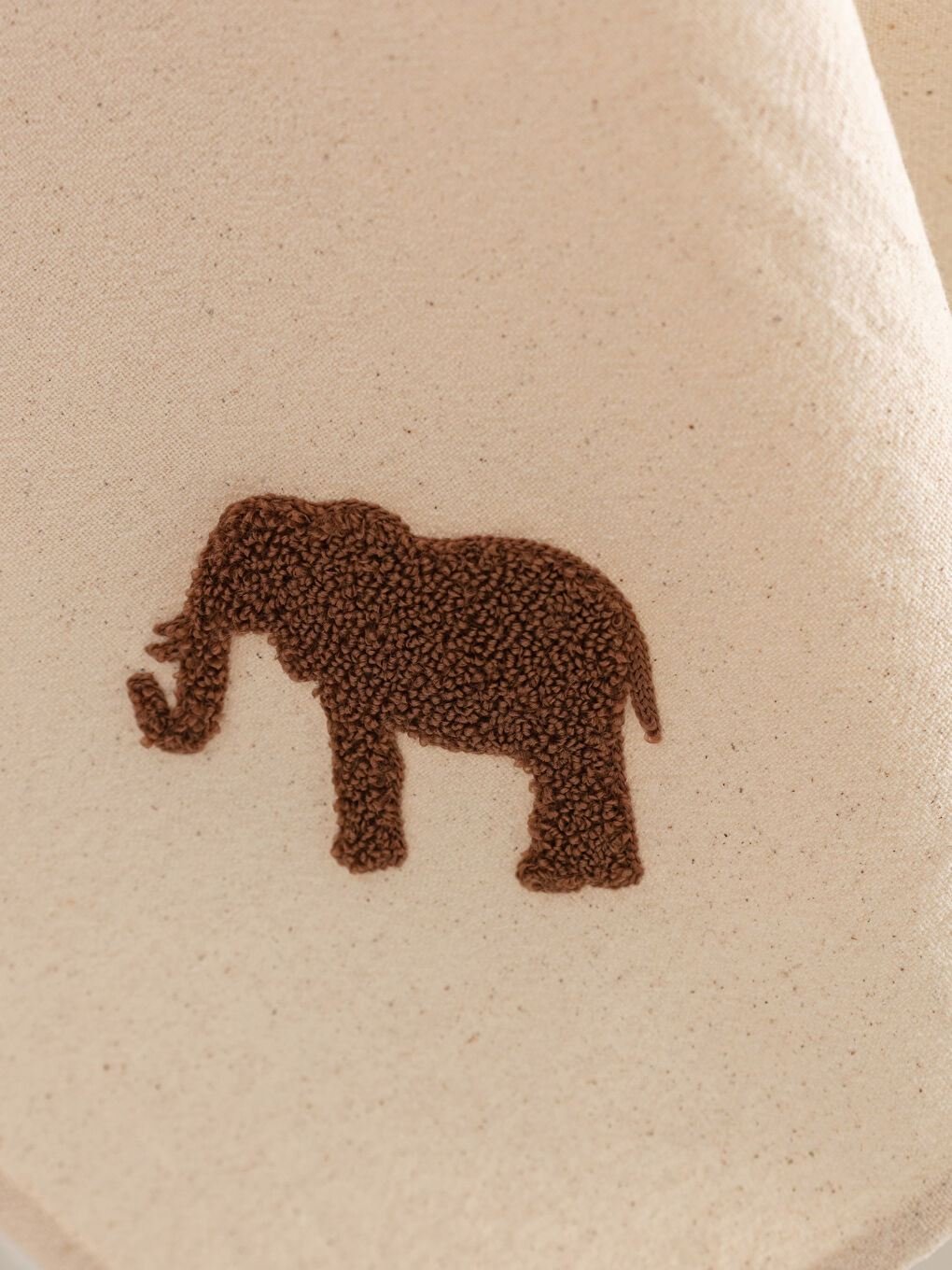 Karışık Nakış ve Püskül Detaylı Buldan Masa Örtüsü 150x150 cm-1