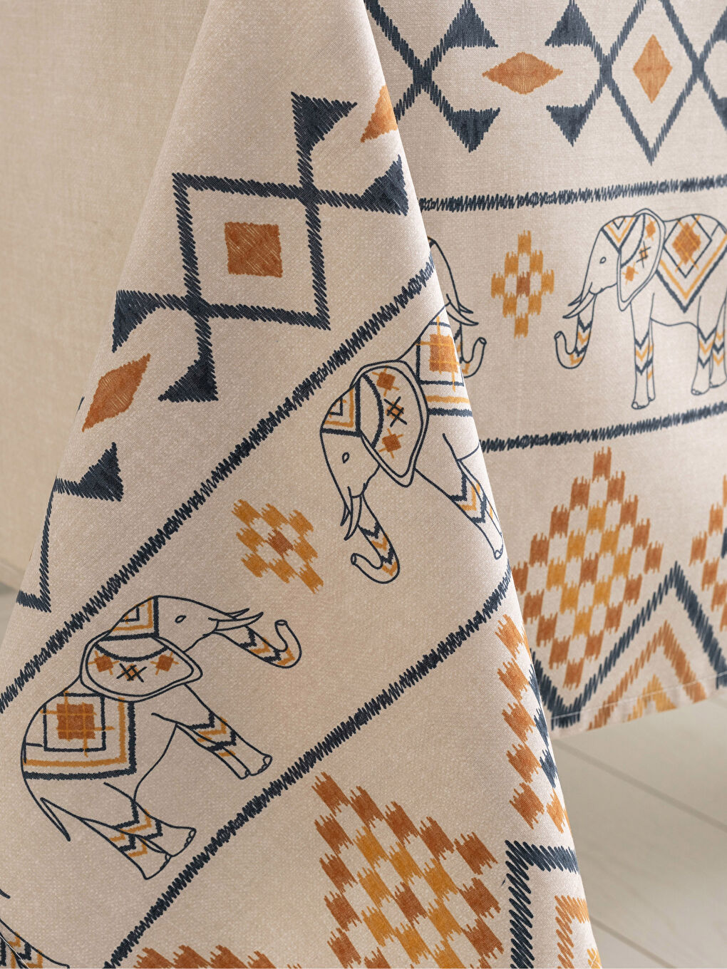 Patterned Tassel Detail Table Cloth-1