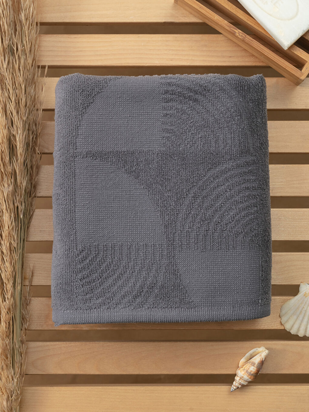 Gri Kendinden Desenli Bukle Yüz Havlusu 50x80 cm-1