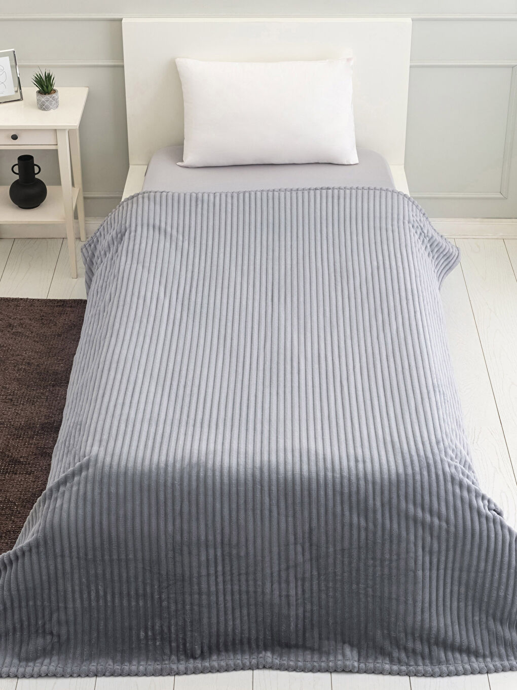 Single Soft Textured Roving Blanket 150x200 Cm-1