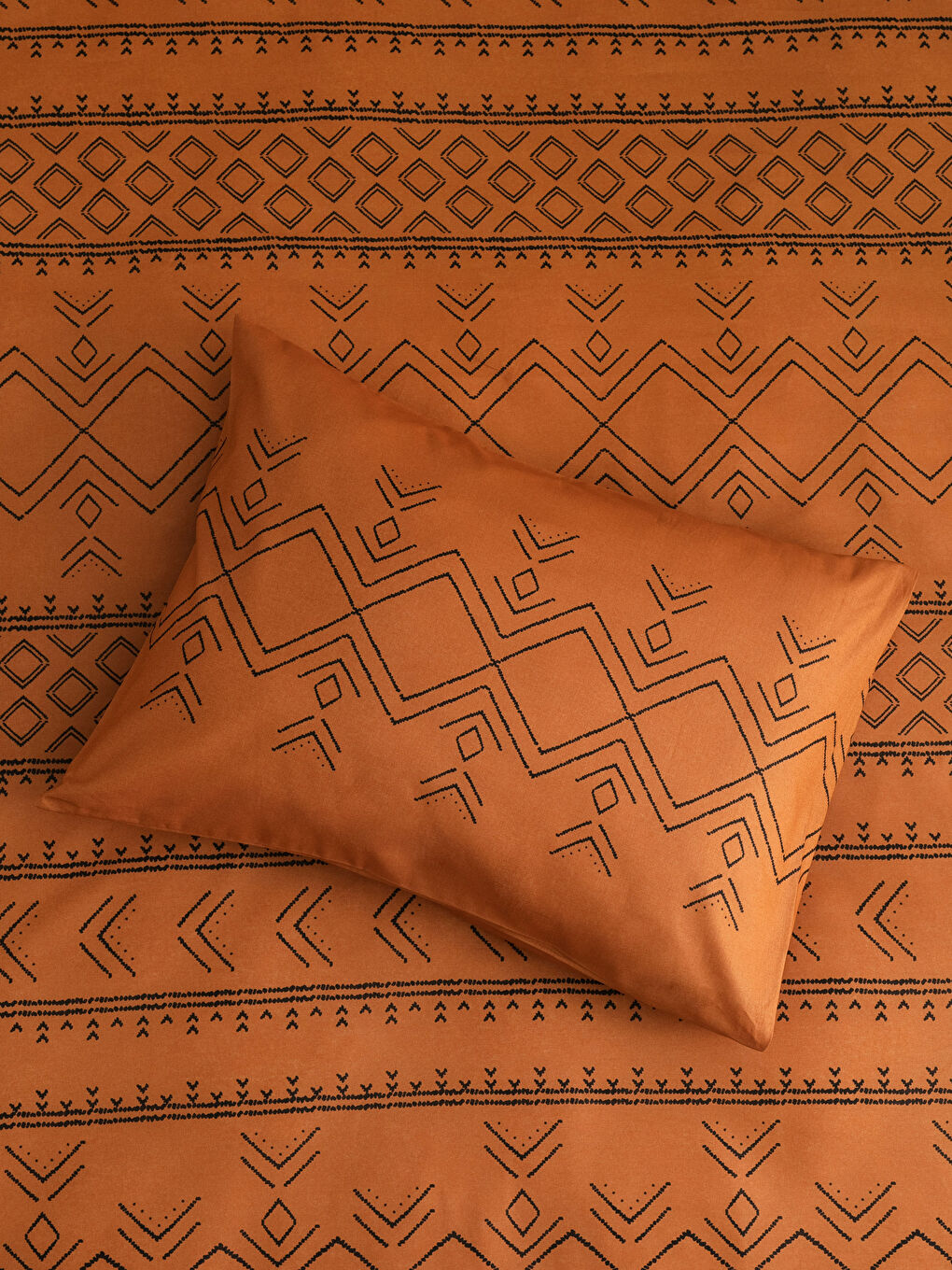 Karışık Tek Kişilik Pamuklu Desenli Nevresim Takımı-1