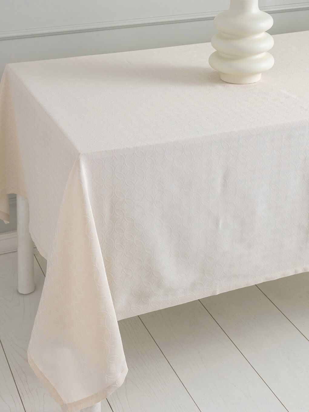LCW HOME Selbstgemusterte Tischdecke 150x250 cm -S2BQ06Z8-LRA