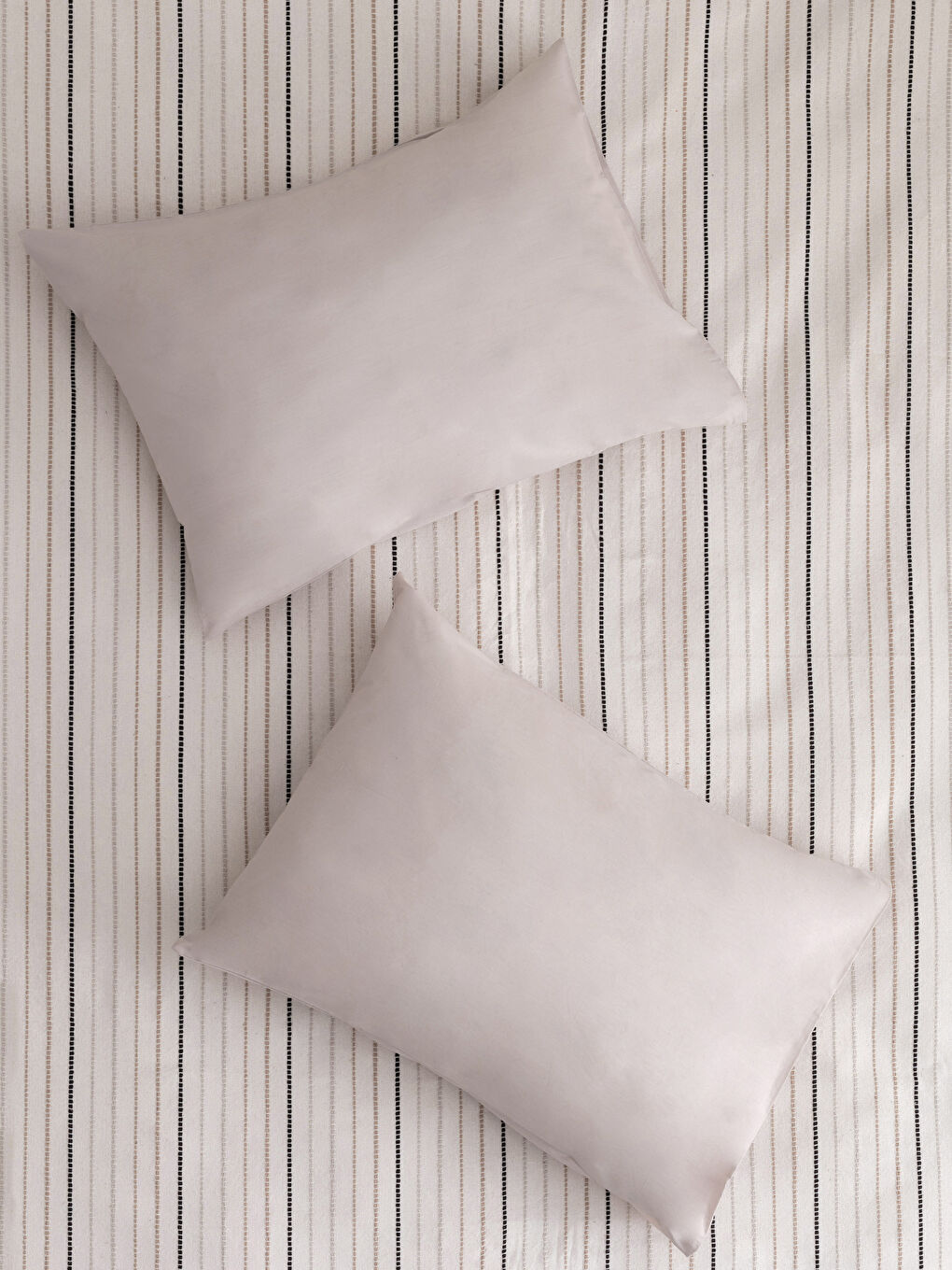 Parure de lit piqué rayé à pompons et taie d'oreiller-1