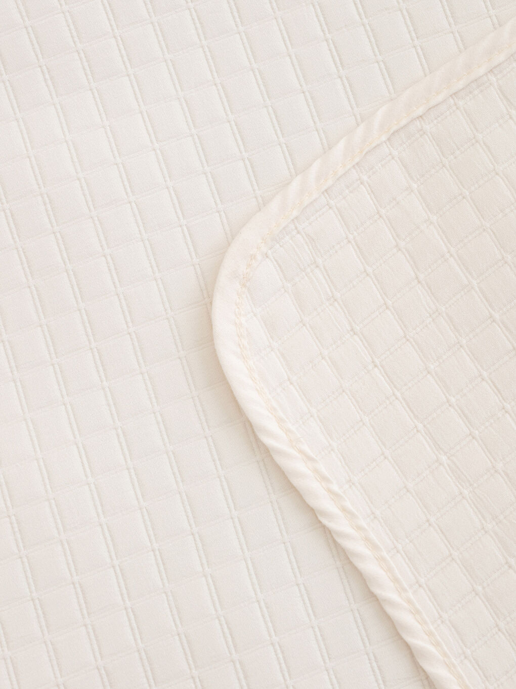 Ekru Çift Kişilik Kendinden Desenli Yatak Örtüsü ve Yastık Kılıfı-4