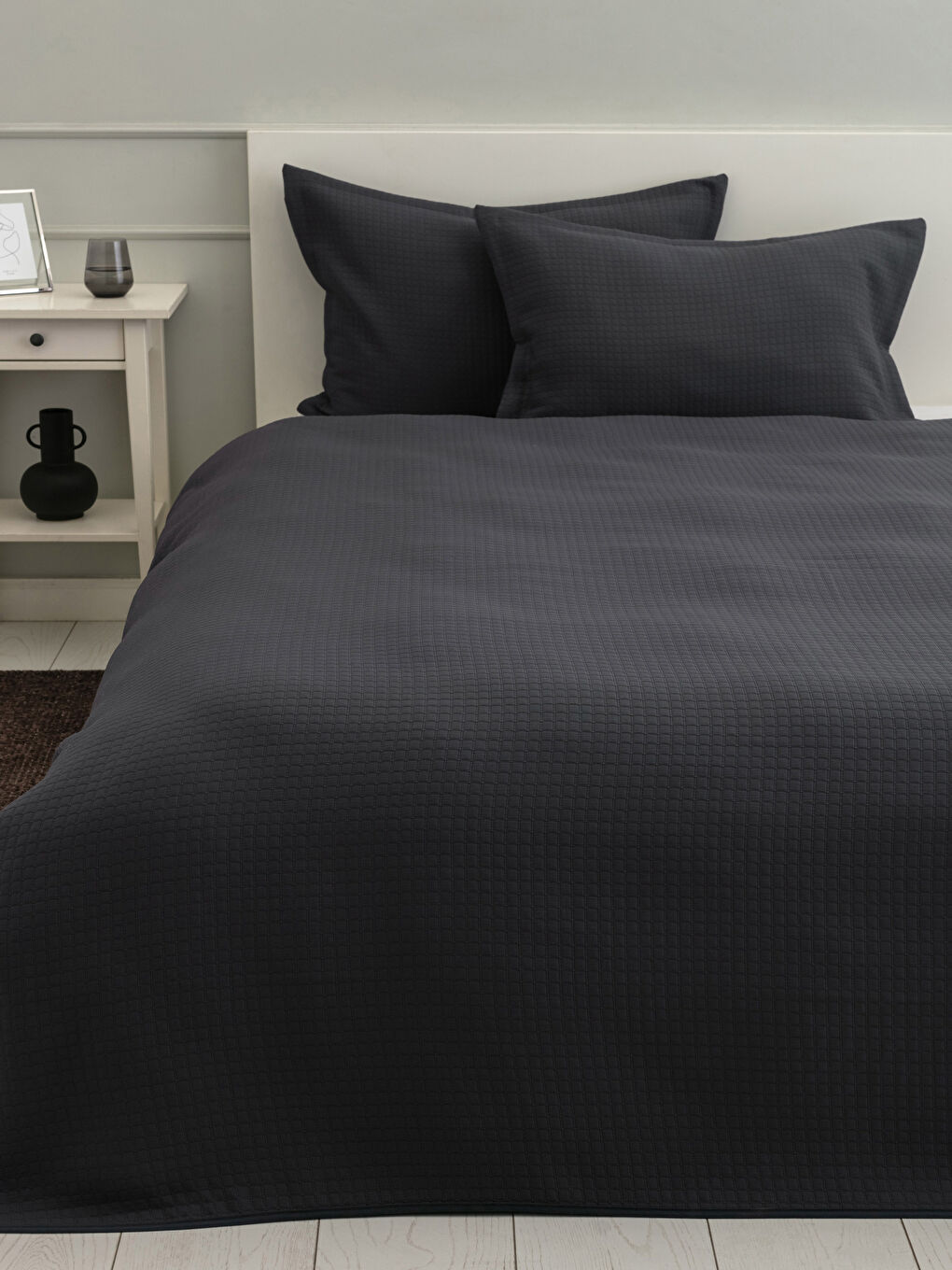 Gri Çift Kişilik Kendinden Desenli Yatak Örtüsü ve Yastık Kılıfı