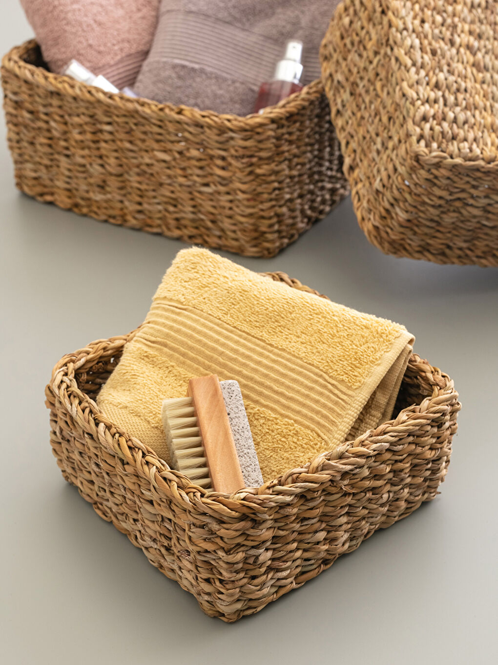 Flat Wicker Organizer Basket 18x18x8 Cm
