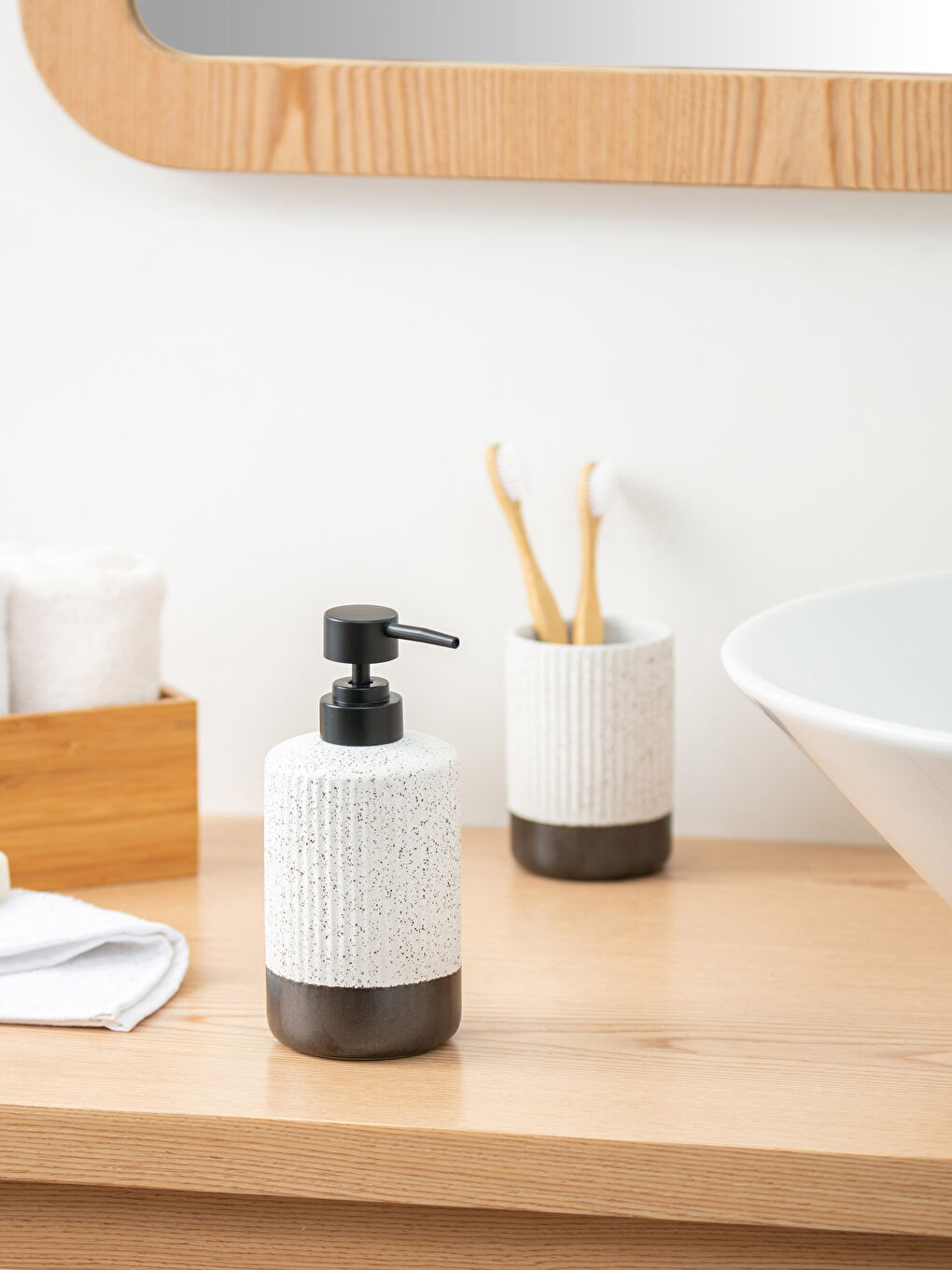 Ceramic Liquid Soap Dispenser 8x8x18 Cm