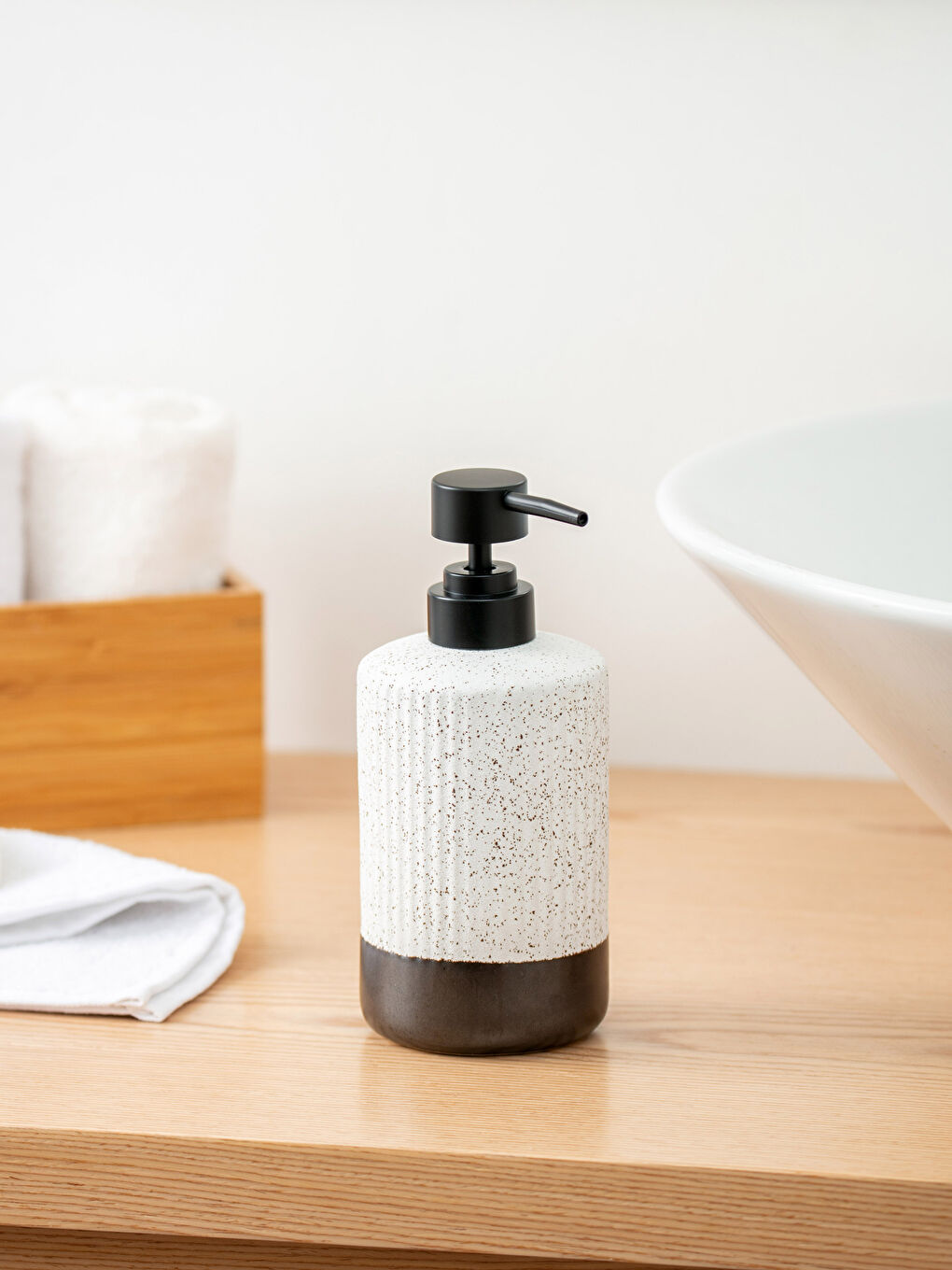 Ceramic Liquid Soap Dispenser 8x8x18 Cm-1