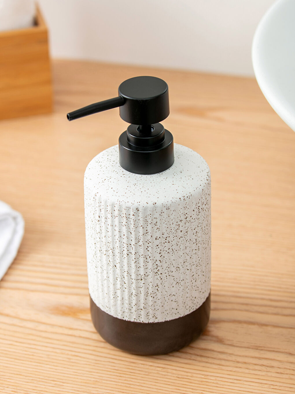 Ceramic Liquid Soap Dispenser 8x8x18 Cm-3