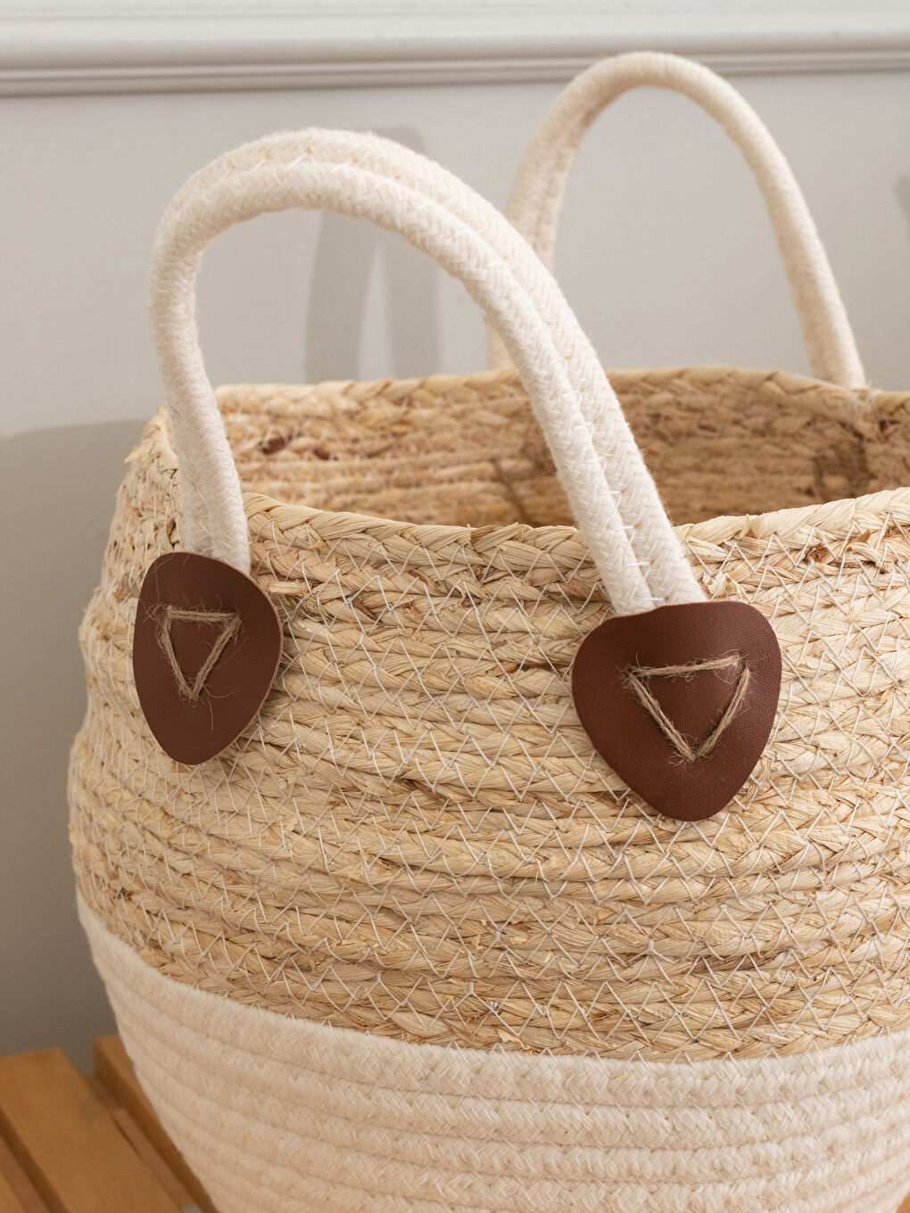 Beyaz Renk Bloklu Hasır Sepet 23x23x22 cm-2