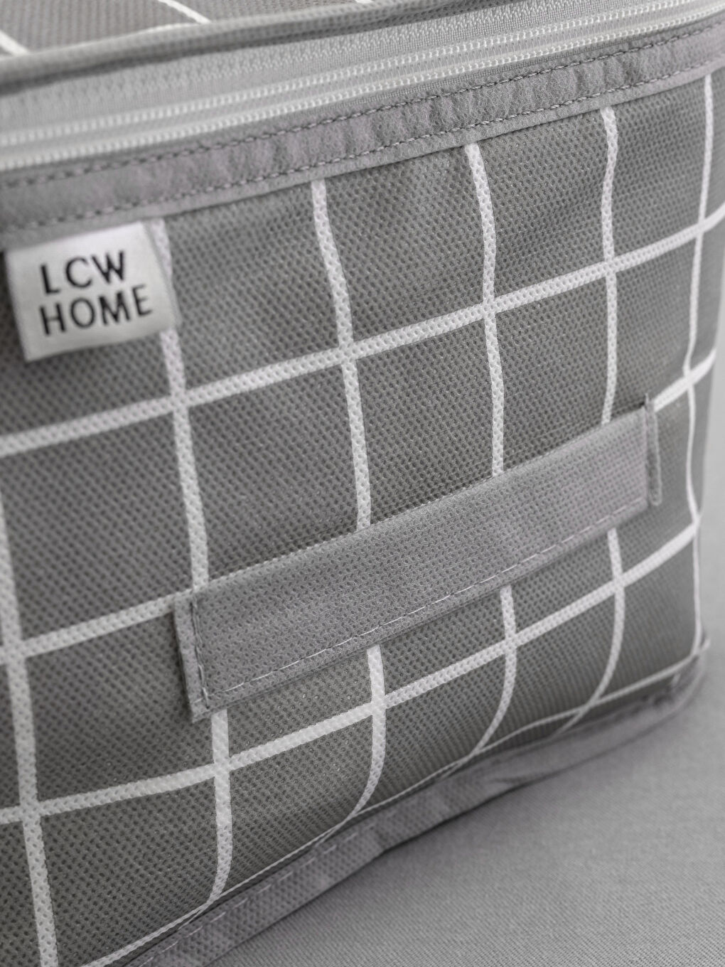 Gri Geometrik Desenli Fermuarlı Kare Hurç 30x22x18 cm-2