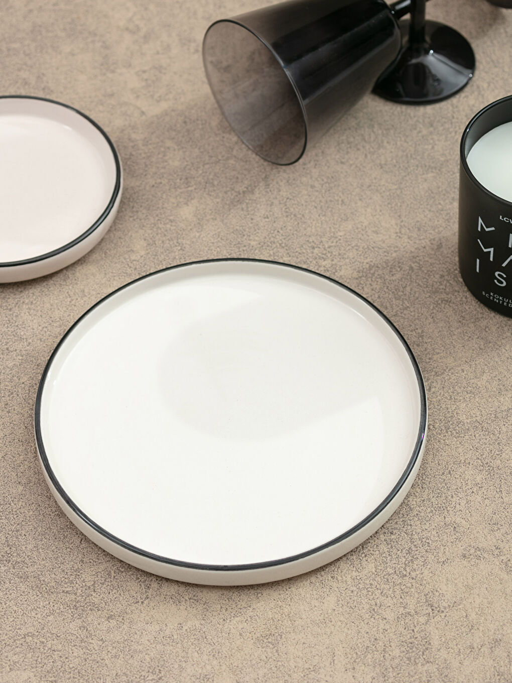 Siyah Seramik Düz Pasta Tabağı 20 cm