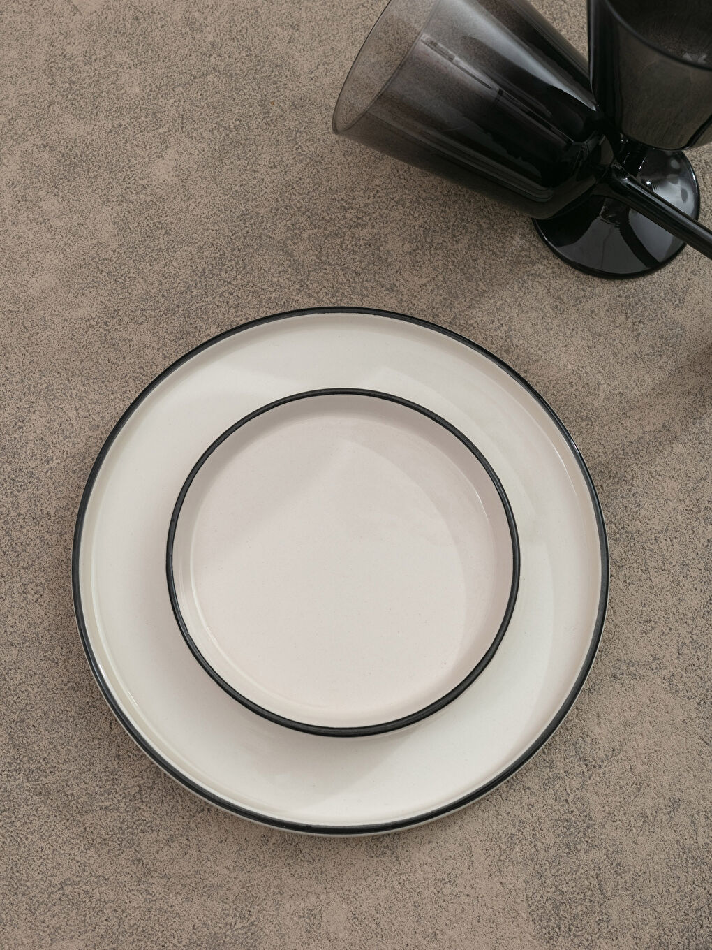 Siyah Seramik Düz Çerez Tabağı 13 cm-1