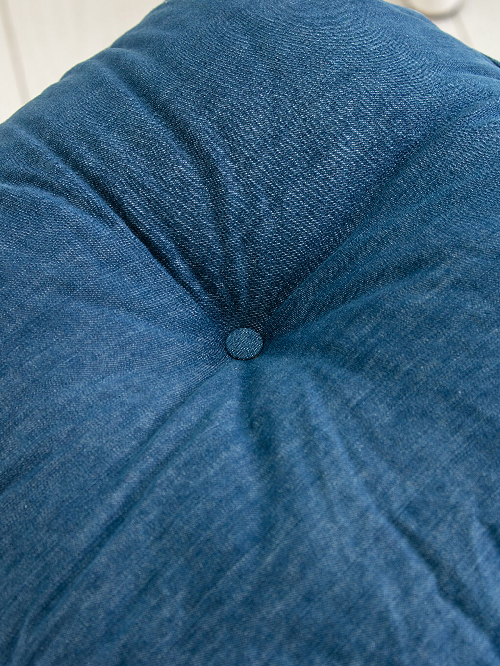 Mavi Düğme Detaylı Minder 45x45 cm-2