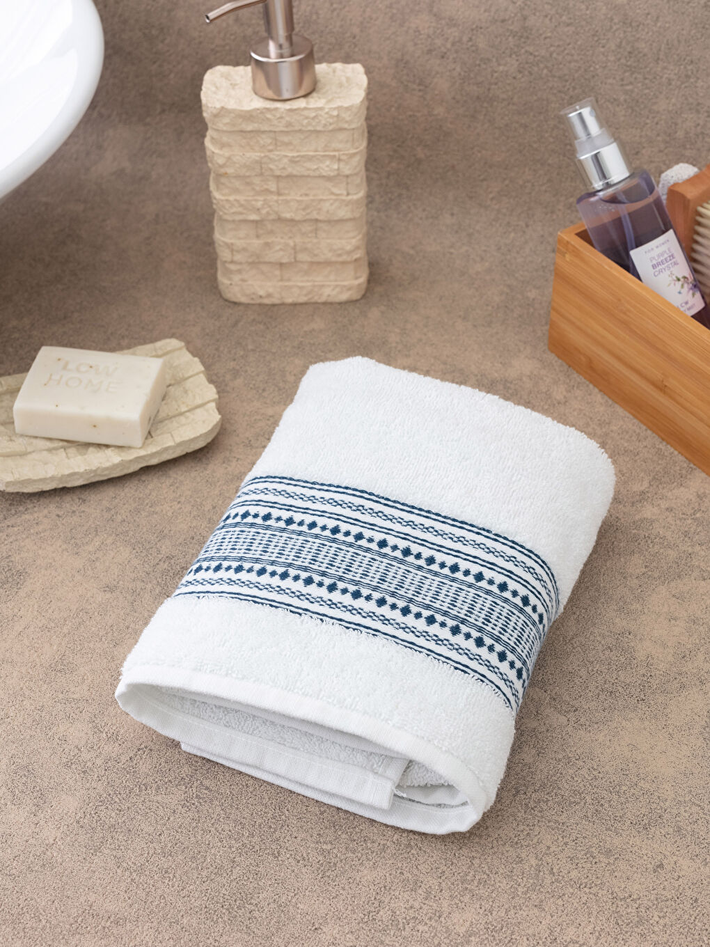 Beyaz Nakışlı Yüz Havlusu 50x80 cm