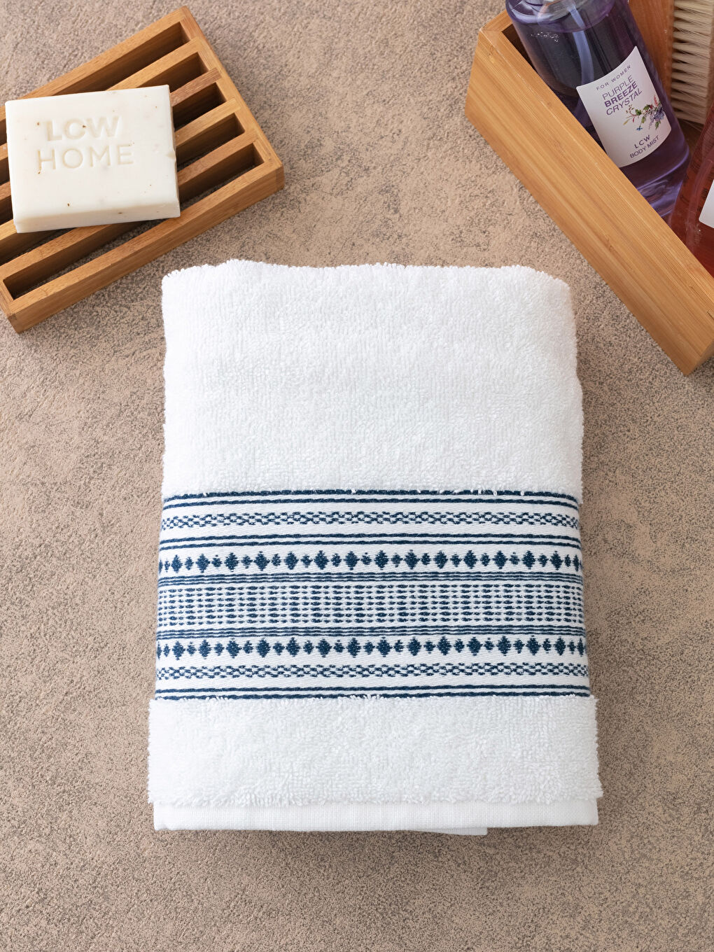 Beyaz Nakışlı Yüz Havlusu 50x80 cm-1