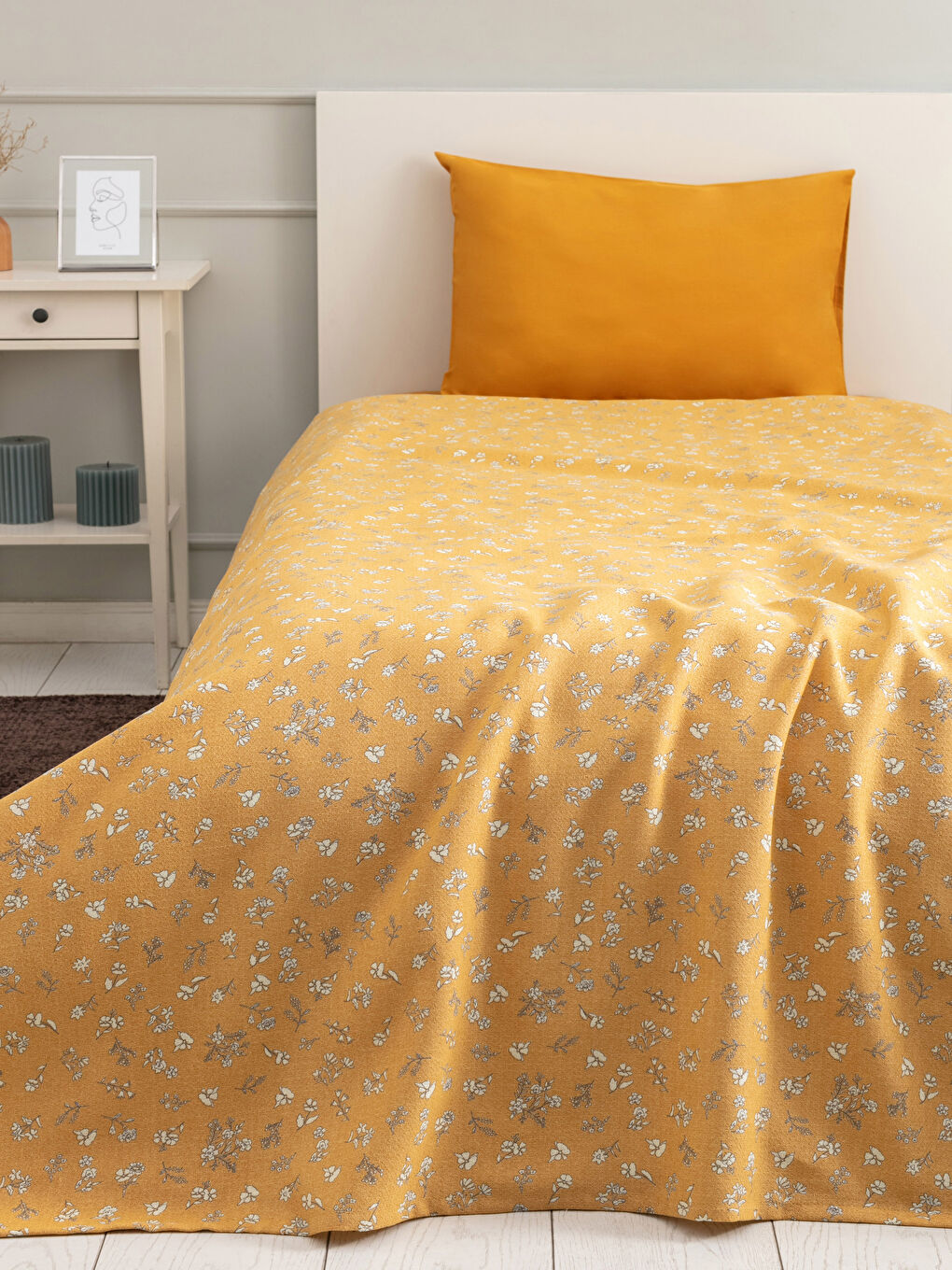 Karışık Tek Kişilik Pamuklu Çiçek Desenli Pike Takımı