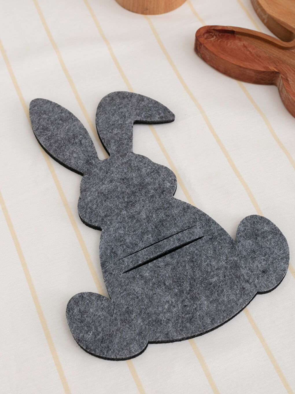 Porte-Couverts Décoratif Lapin en Feutre 29x20 Cm-1