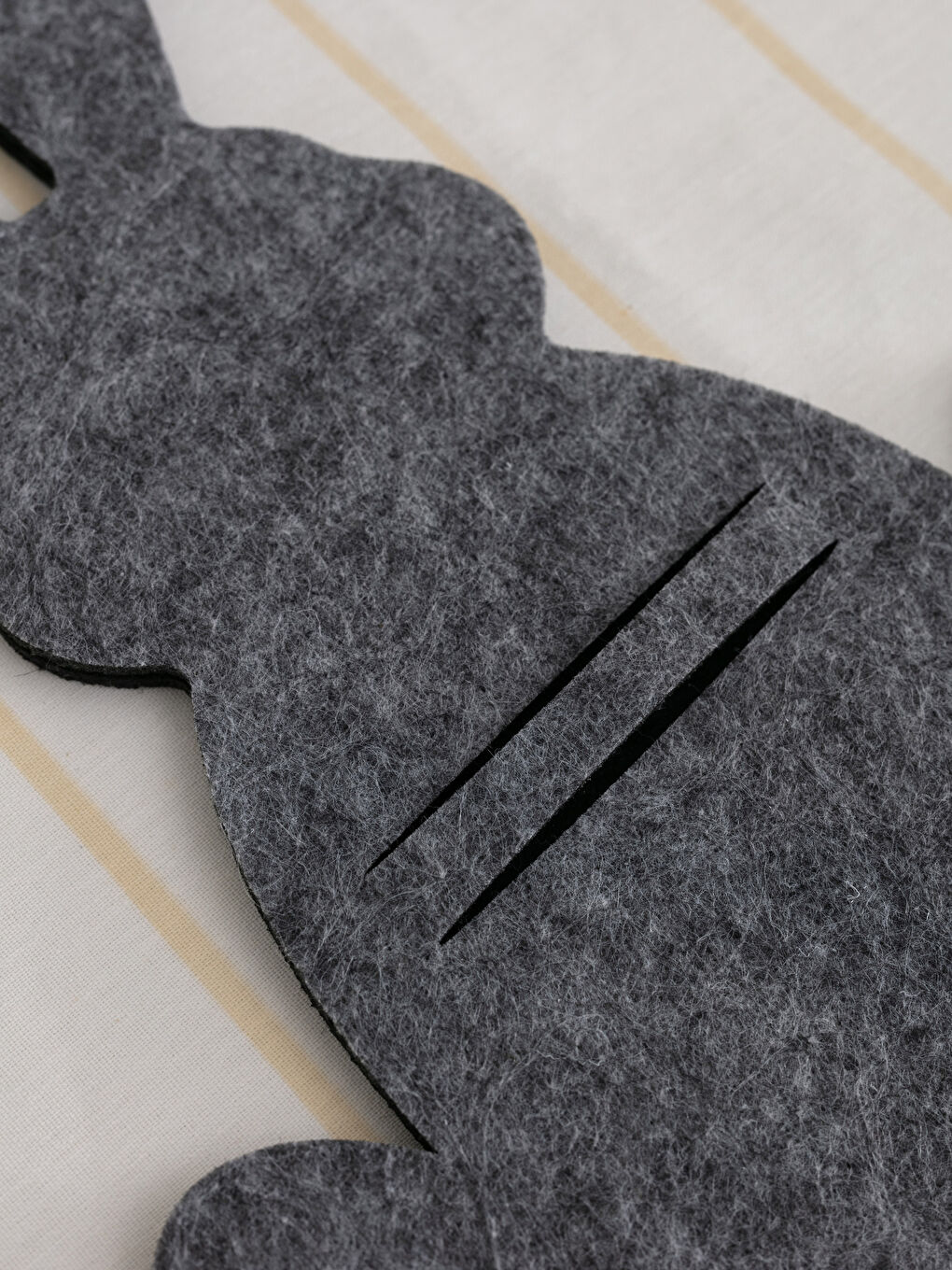 Porte-Couverts Décoratif Lapin en Feutre 29x20 Cm-3