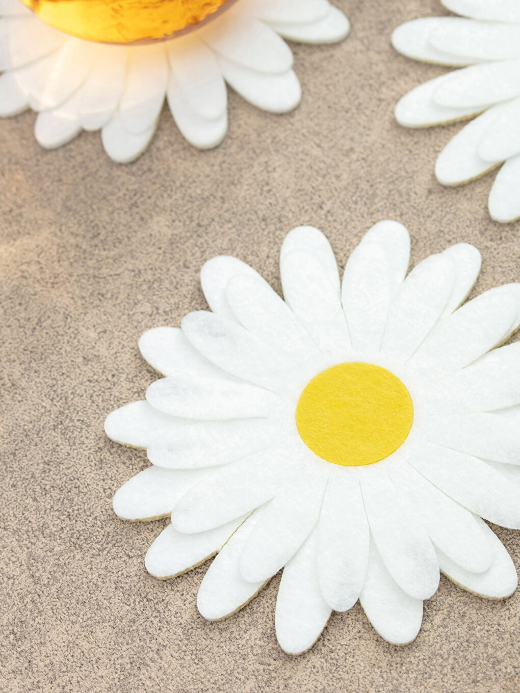 Beyaz Papatya Keçe Bardak Altlığı 4'lü 10x10 cm-1