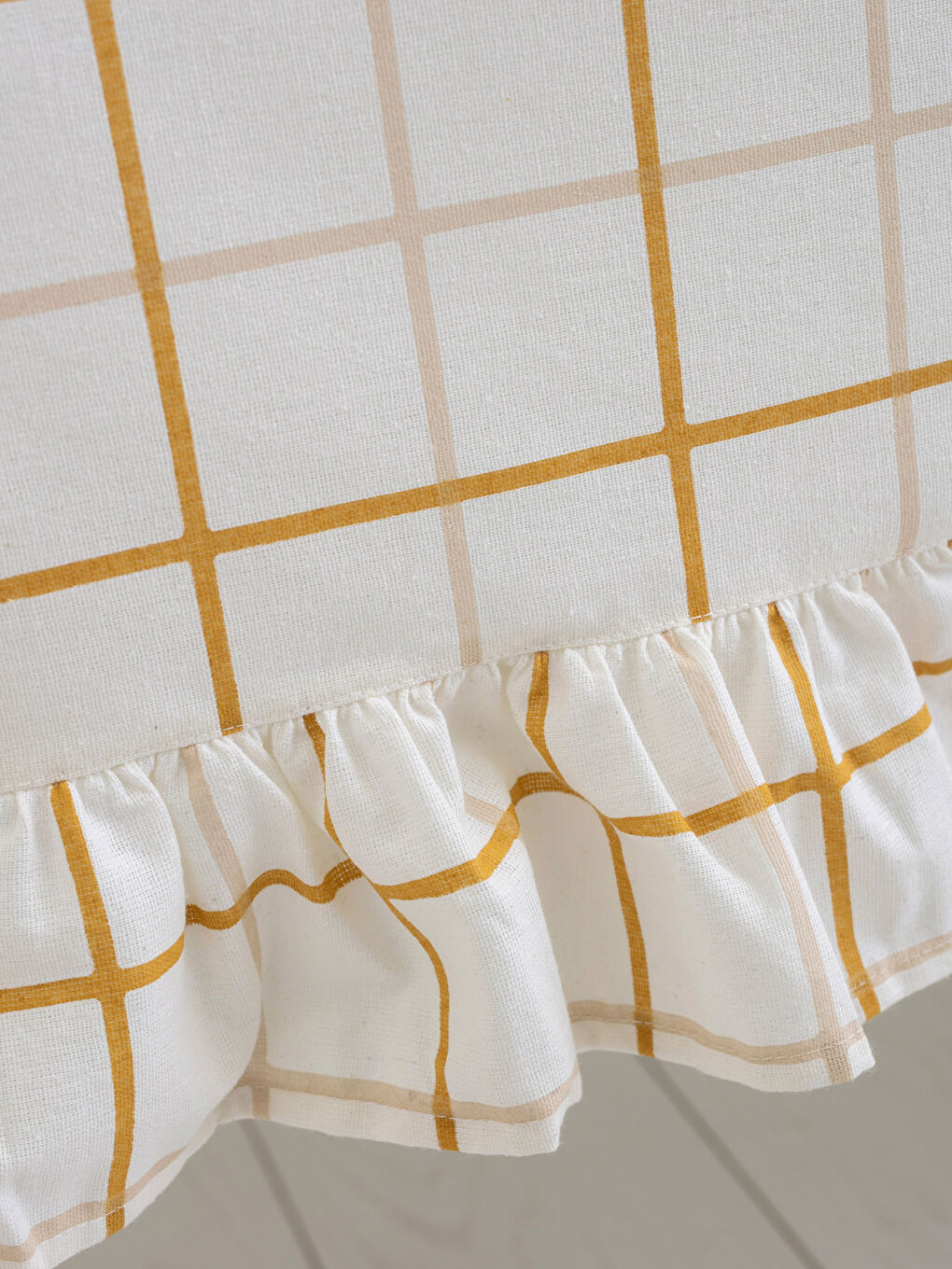 LCW HOME Ekru Ekose Desenli Fırfır Detaylı Masa Örtüsü 150x200 cm - 2