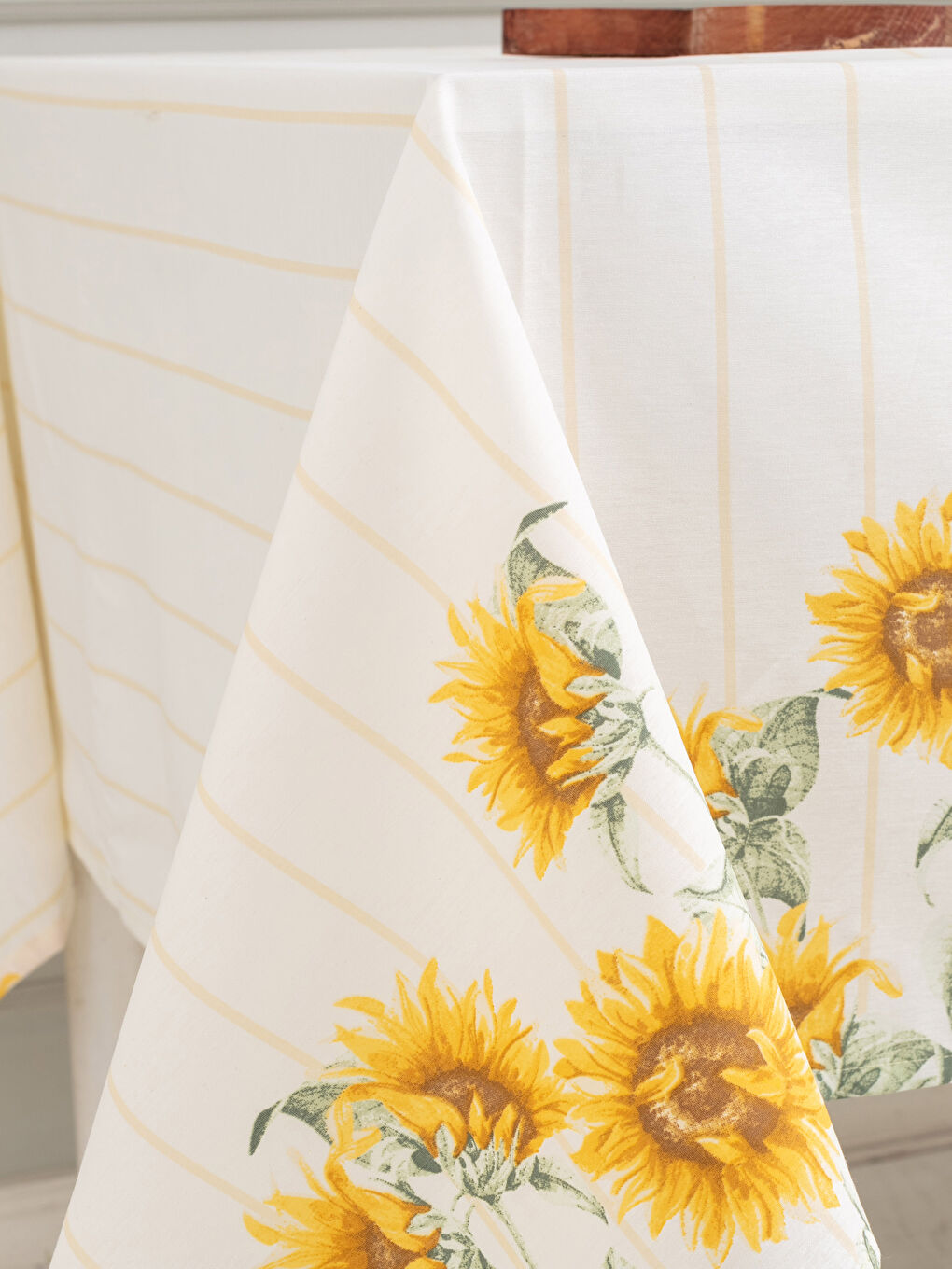 Sarı Desenli Masa Örtüsü 150x200 cm-1