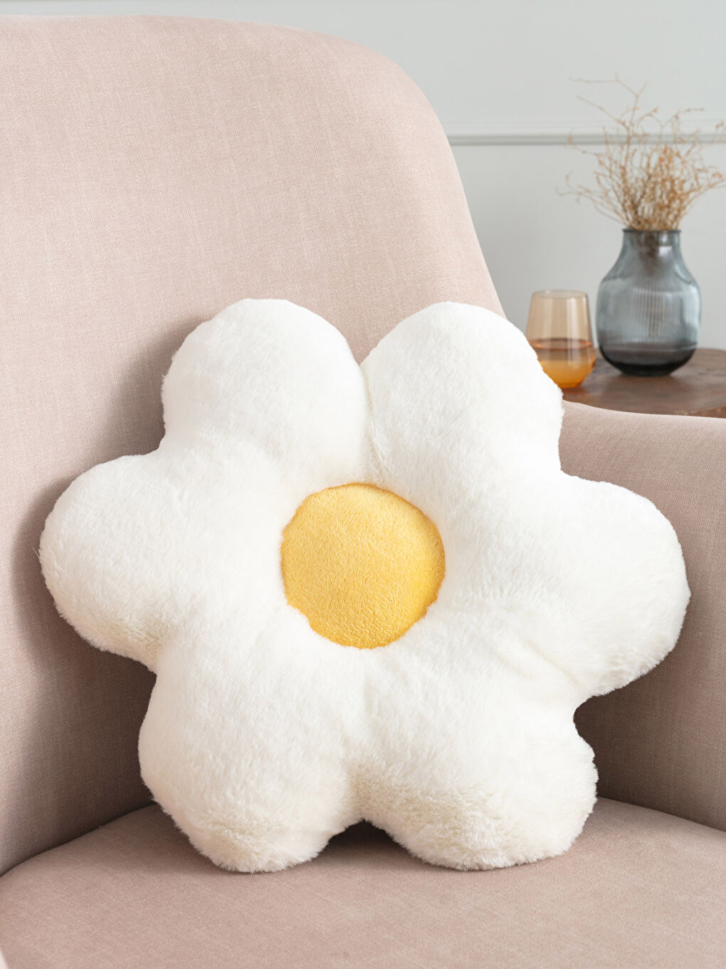 Velvet Daisy Filled Throw Pillow 35x35 Cm