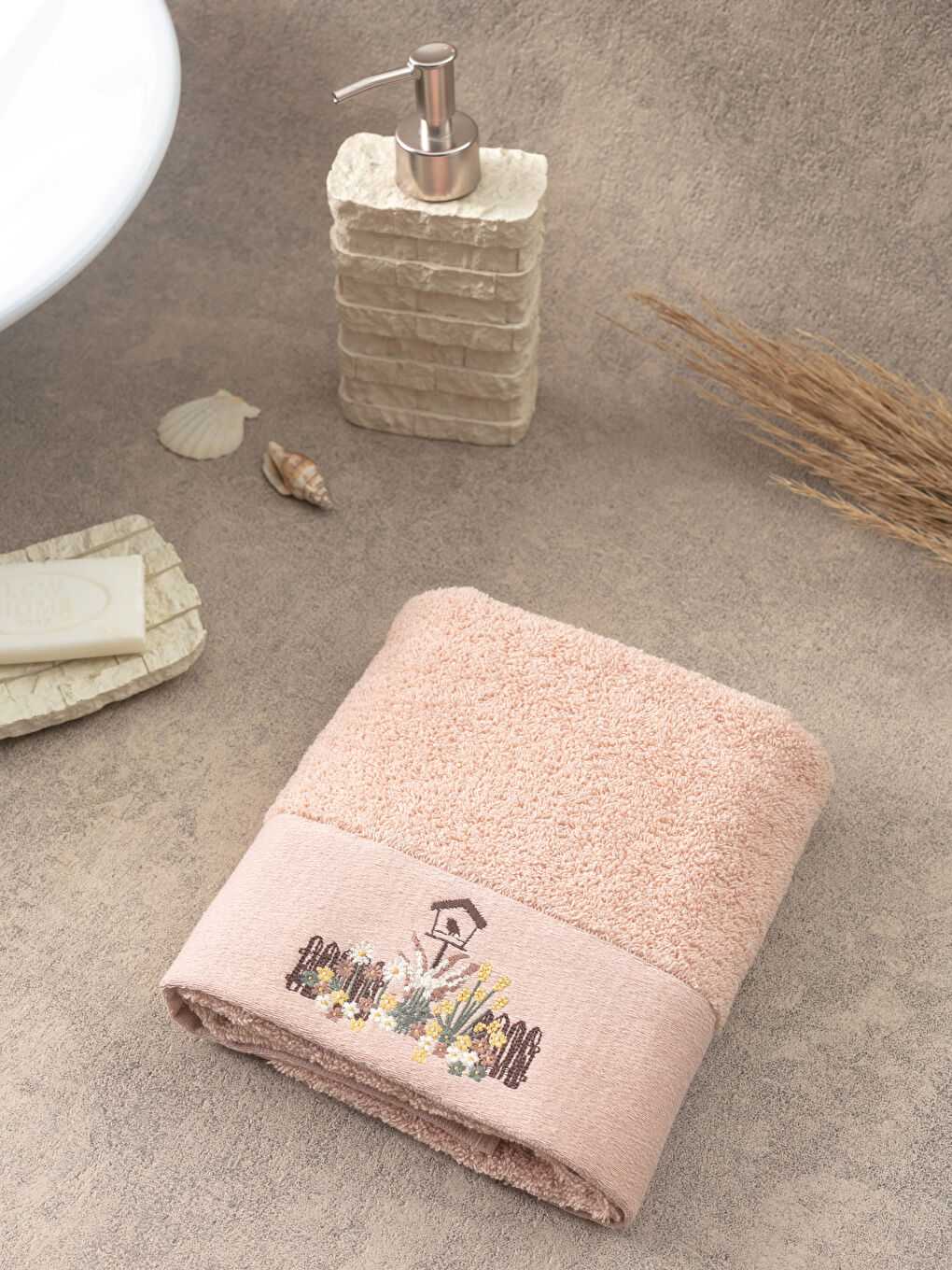 Embroidered Hand Towel 50x80 cm