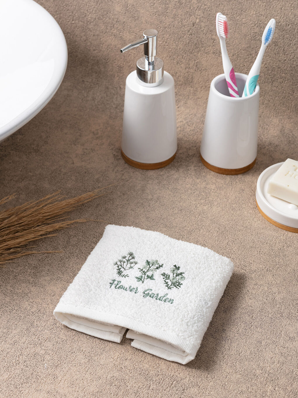 Embroidered Hand Towel 30x50 Cm