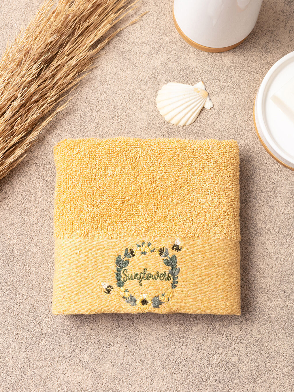 Embroidered Hand Towel 30x50 Cm-1