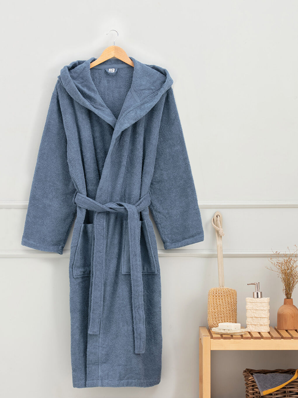 Ravan dug muški bade mantil sa kapuljačom