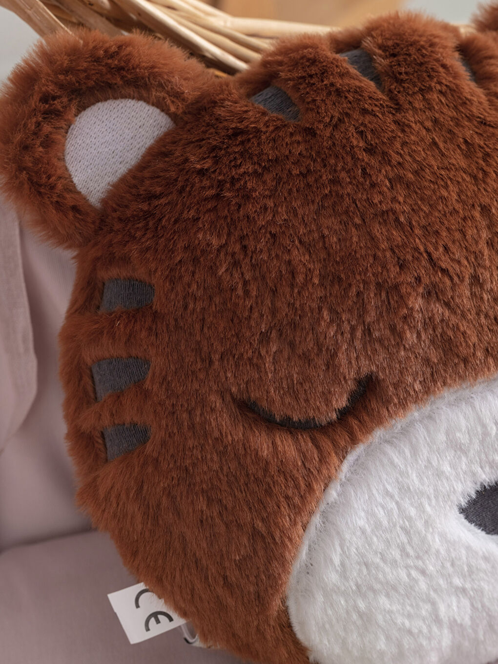 Kahverengi Pelüş Aslancık Dolgulu Kırlent 20x20 cm-1