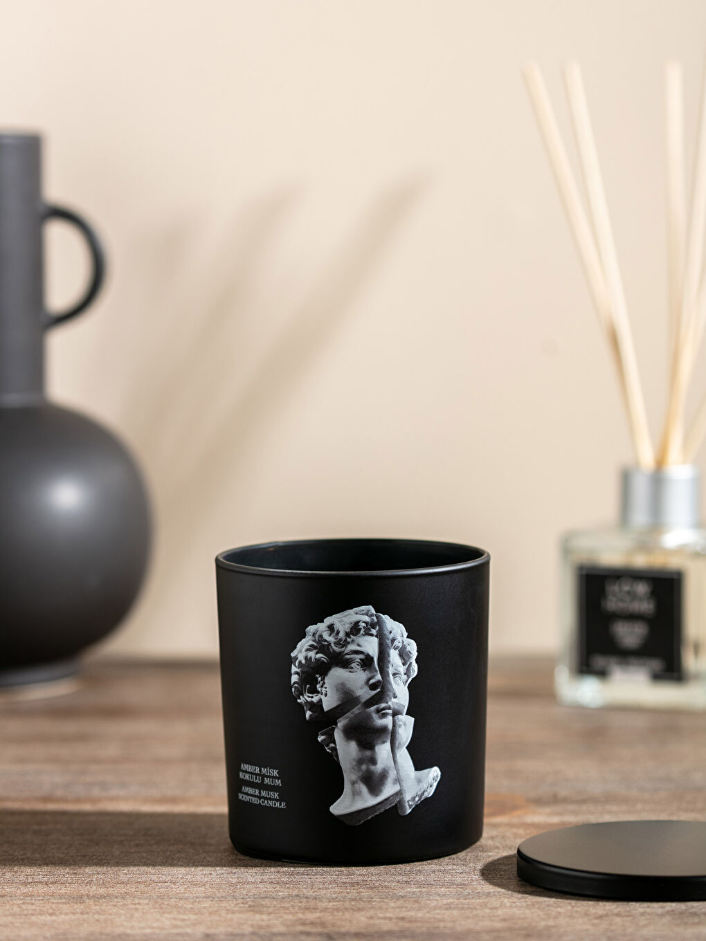 شمعة زجاجية معطرة بمسك العنبر 190 جرام-1