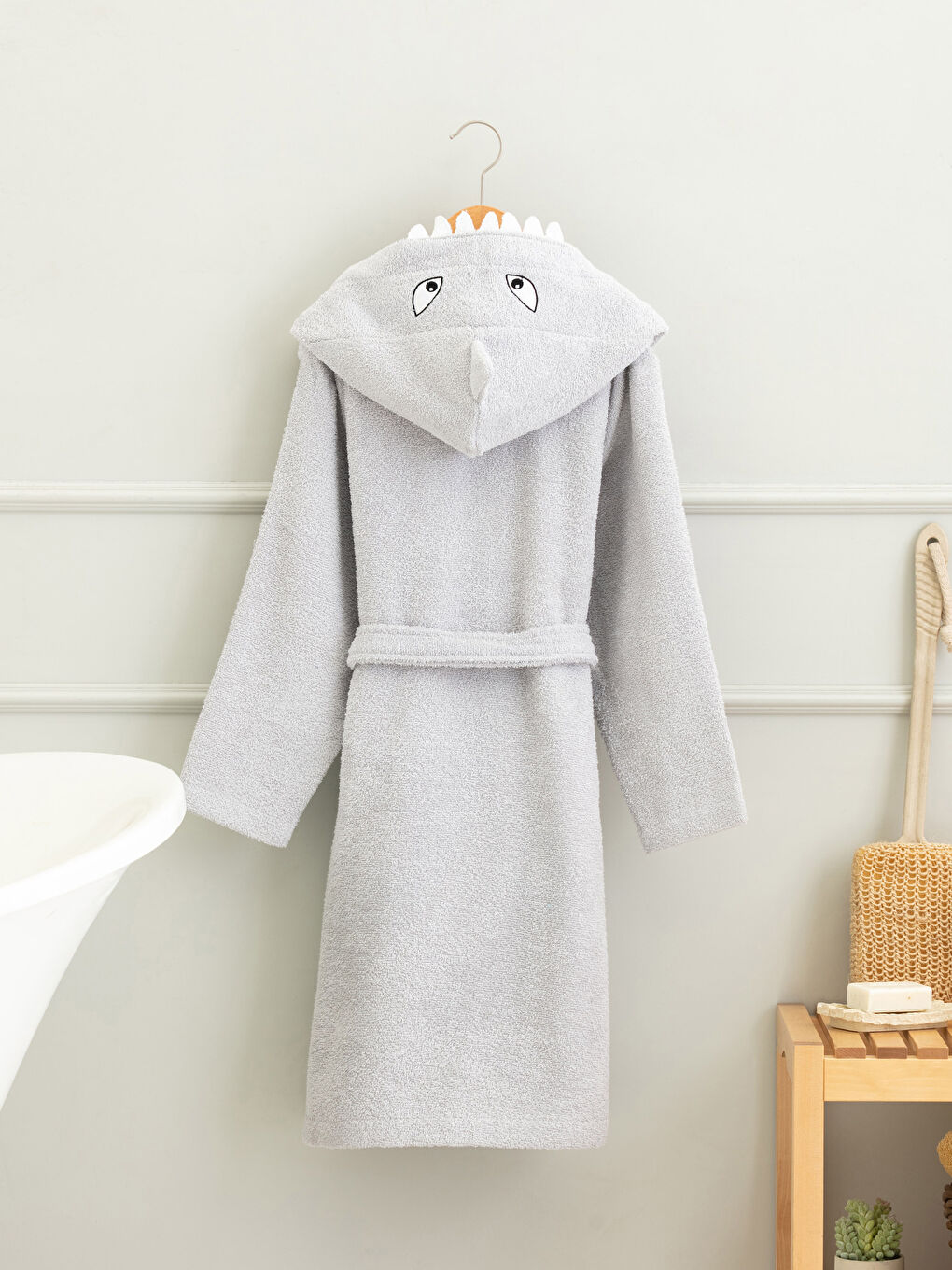 Gri Nakışlı Uzun Kapüşonlu Erkek Çocuk Bornoz-1