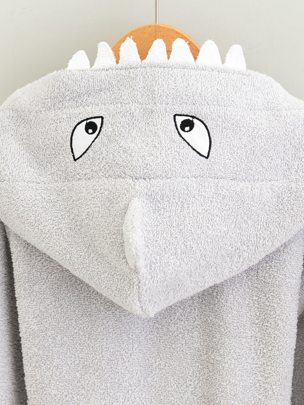 Gri Nakışlı Uzun Kapüşonlu Erkek Çocuk Bornoz-3