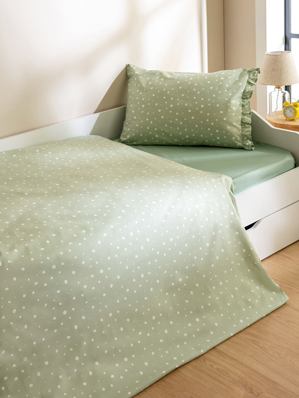 Desenli Dokuma Kız Çocuk Nevresim Takımı