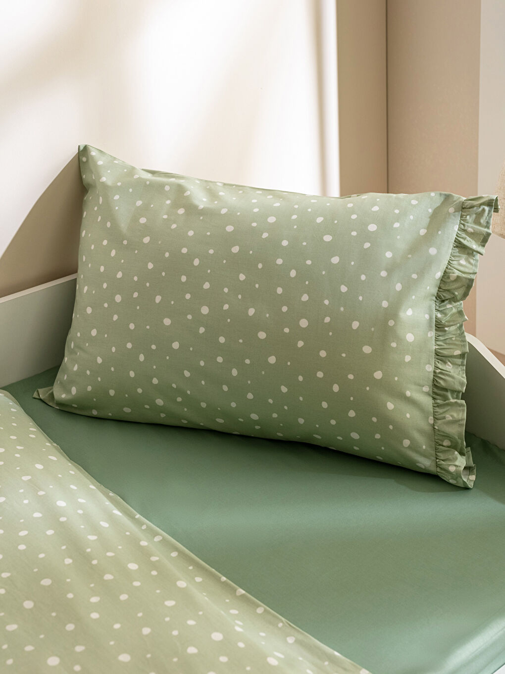 Desenli Dokuma Kız Çocuk Nevresim Takımı-2