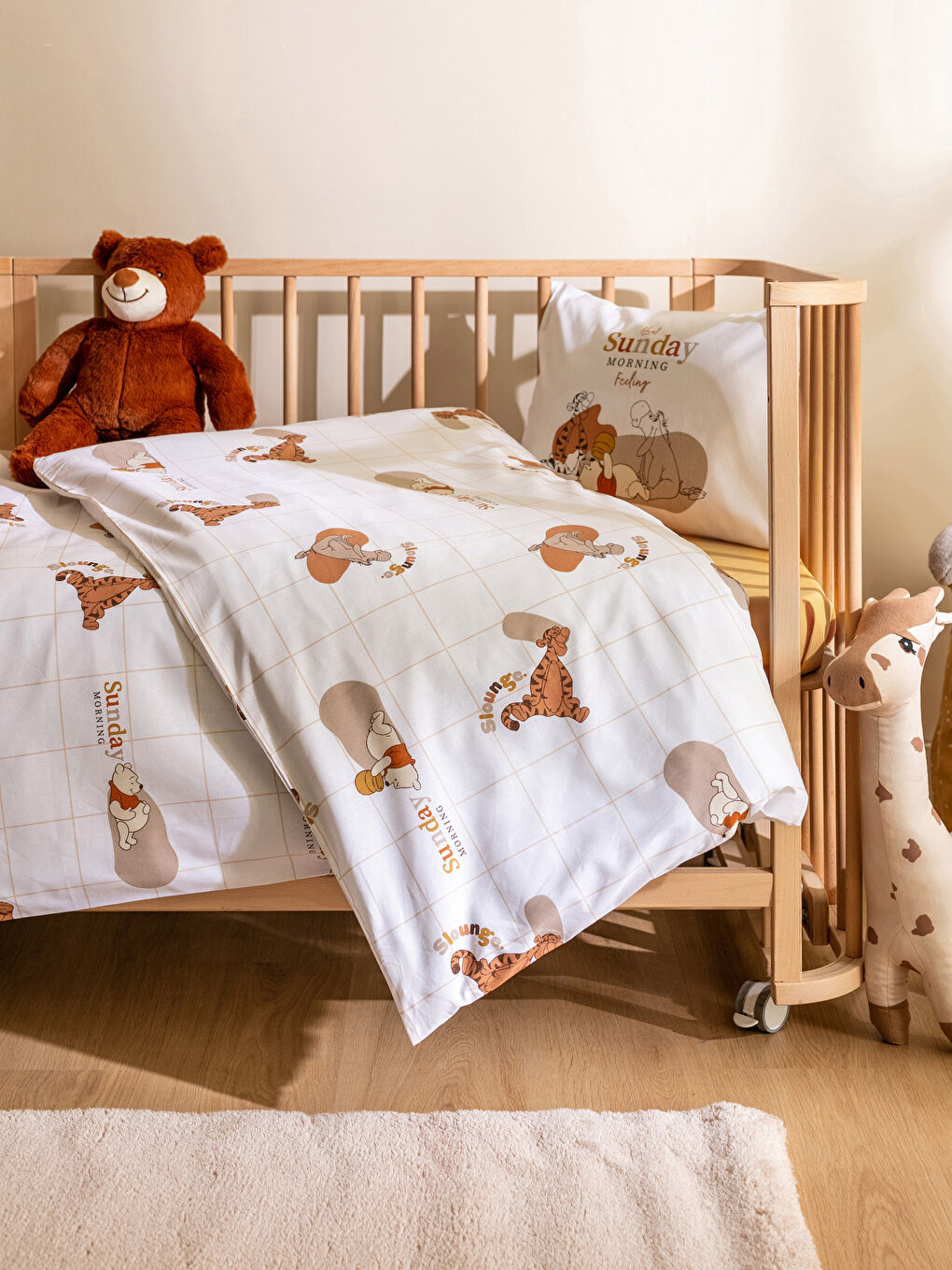 Karışık Winnie the Pooh Lisanslı Desenli Dokuma Kız Bebek Nevresim Takımı