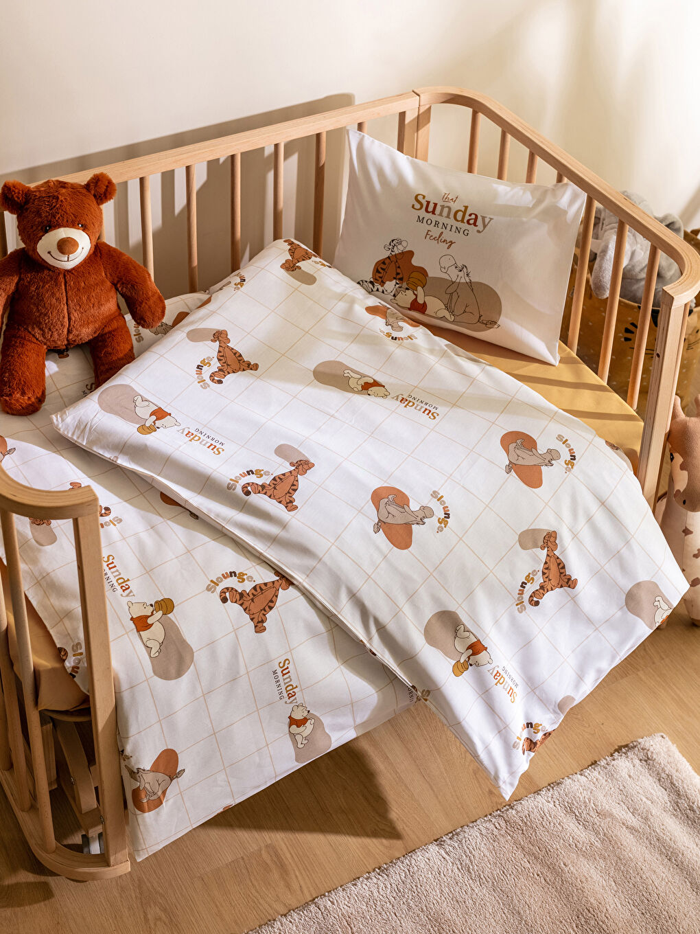 Karışık Winnie the Pooh Lisanslı Desenli Dokuma Kız Bebek Nevresim Takımı-1