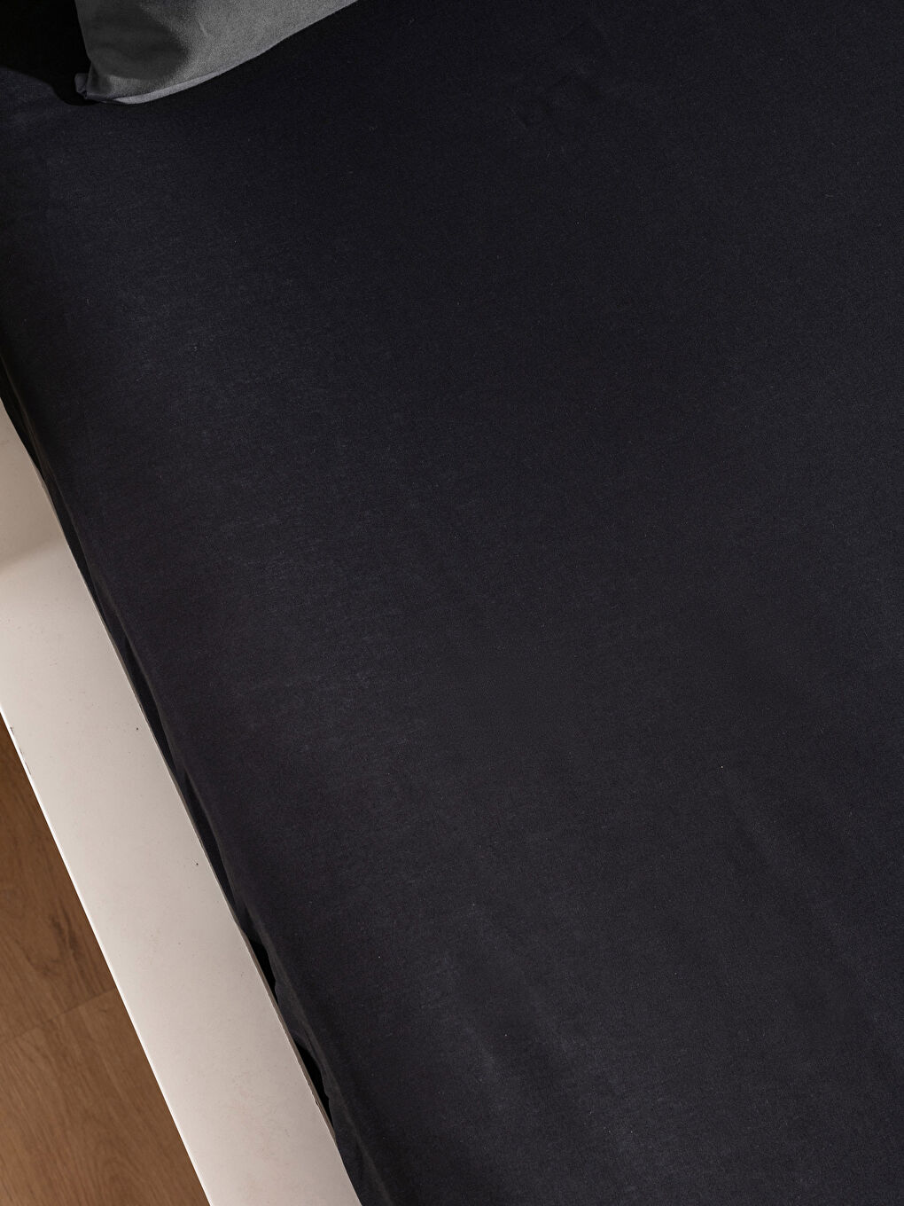 Single Fitted Woven Bed Sheet 100x200x30 cm-1