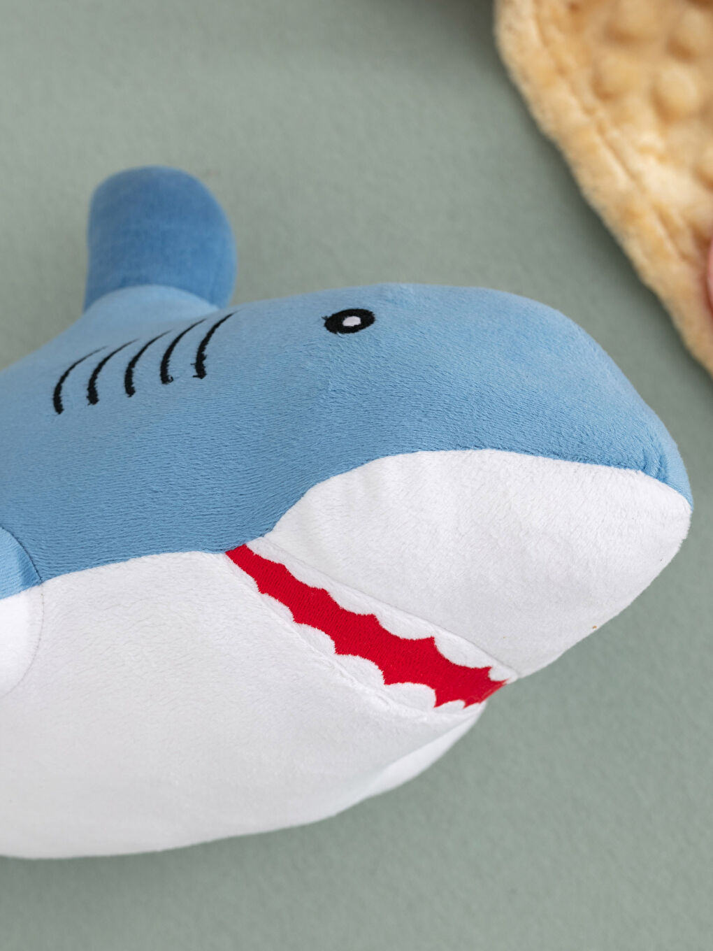 LCW HOME Plush Stuffed Shark Baby Throw Pillow 50 CM -S2FU66Z1-RA3