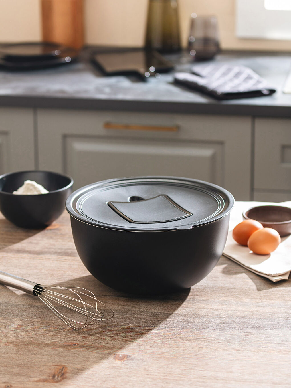 Siyah Düz Çelik Karıştırma Kabı 24 cm-1