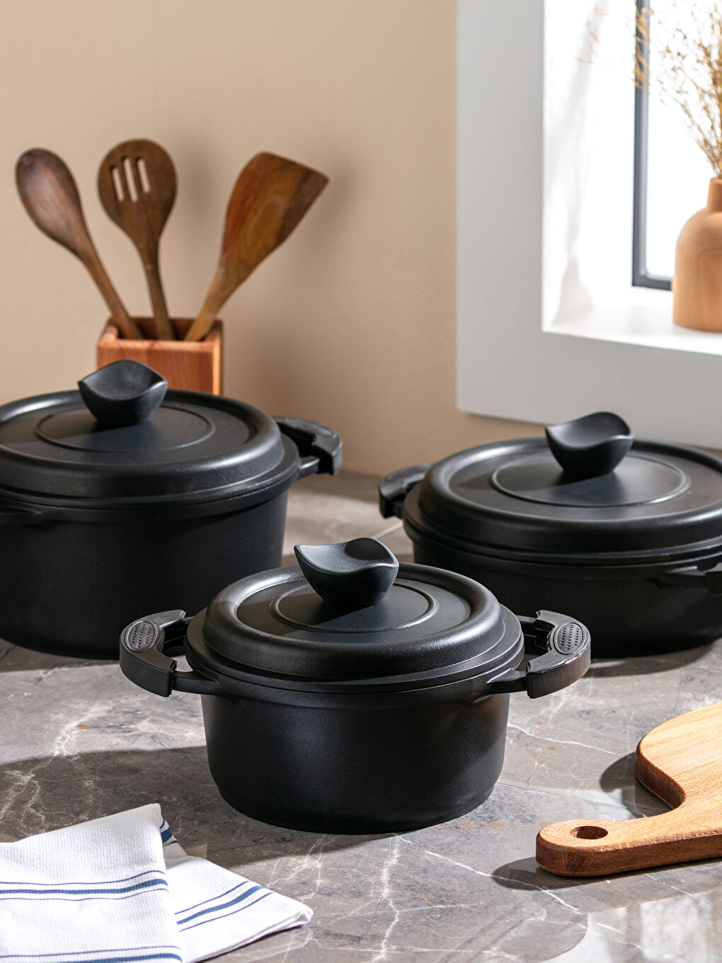 حلة حديد زهر بغطاء 20 سم