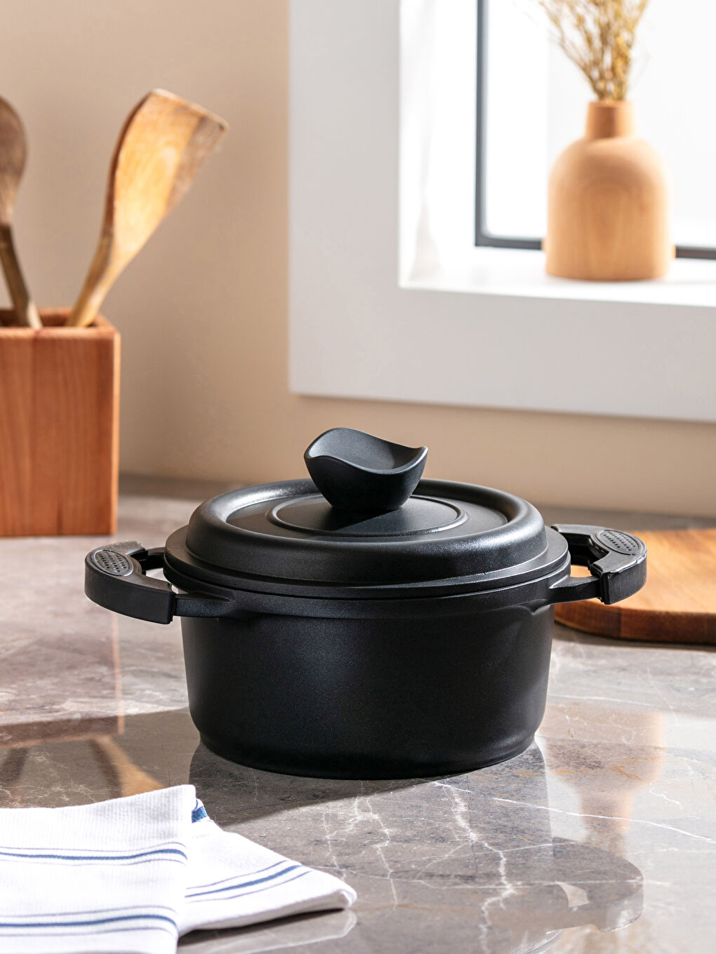 حلة حديد زهر بغطاء 20 سم-1